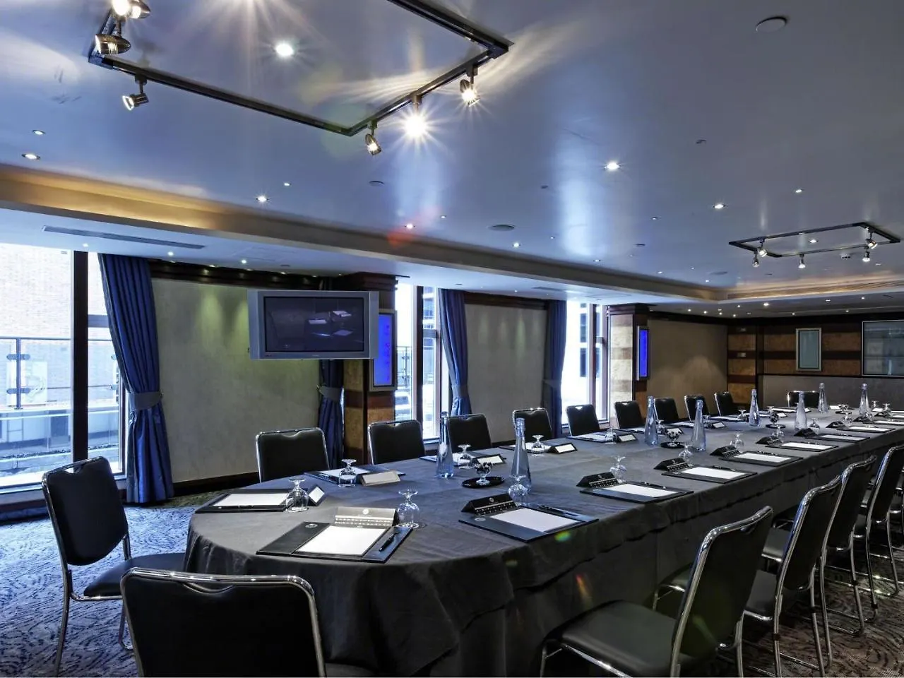 Leonardo Royal Hotel London City - Tower Of London 4*,